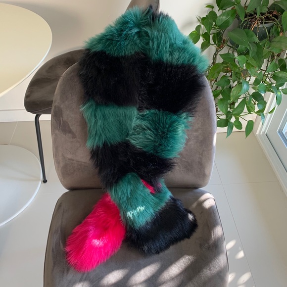 Charlotte Simone scarf - Picture 2 of 8